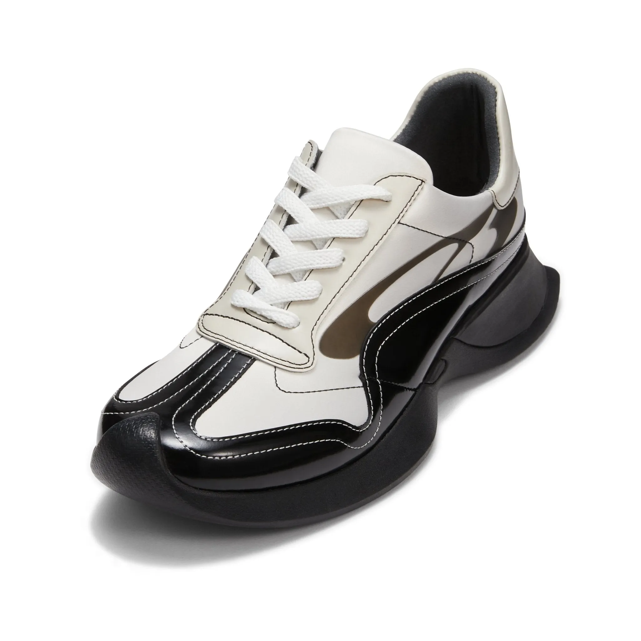 Black and White Retro Running Shoes with Raised Toes