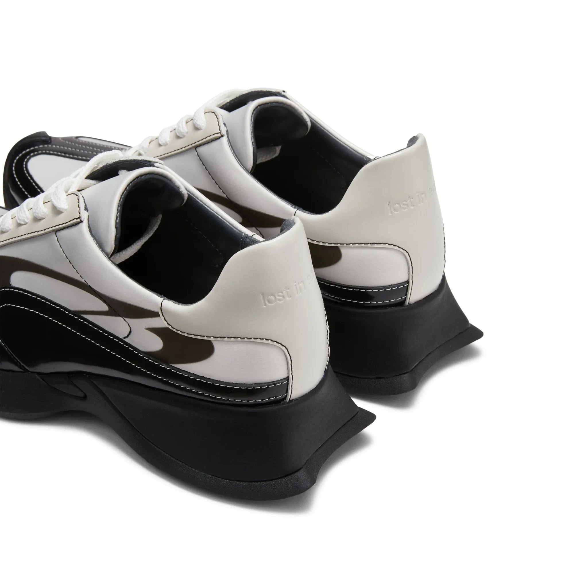 Black and White Retro Running Shoes with Raised Toes