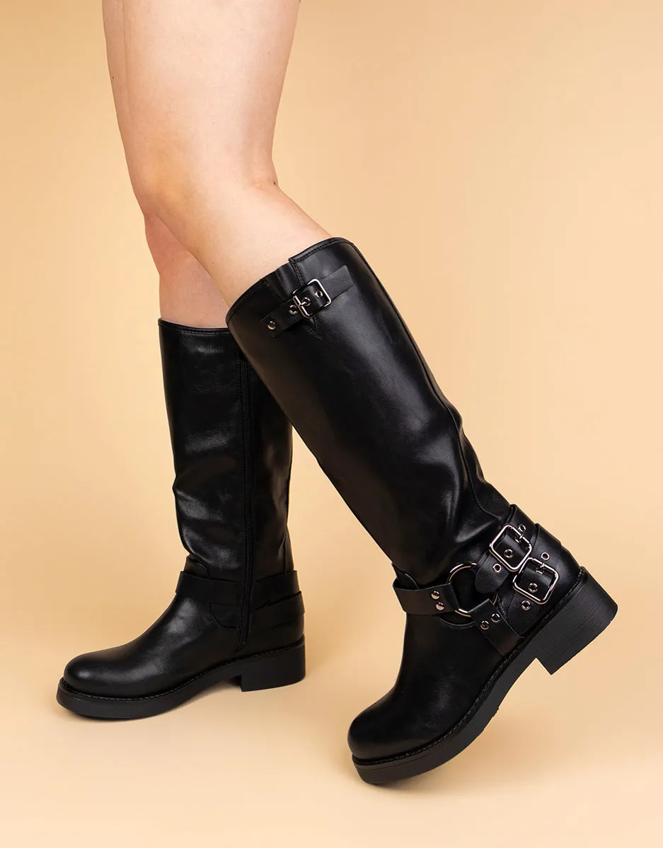 Buckle detail boots