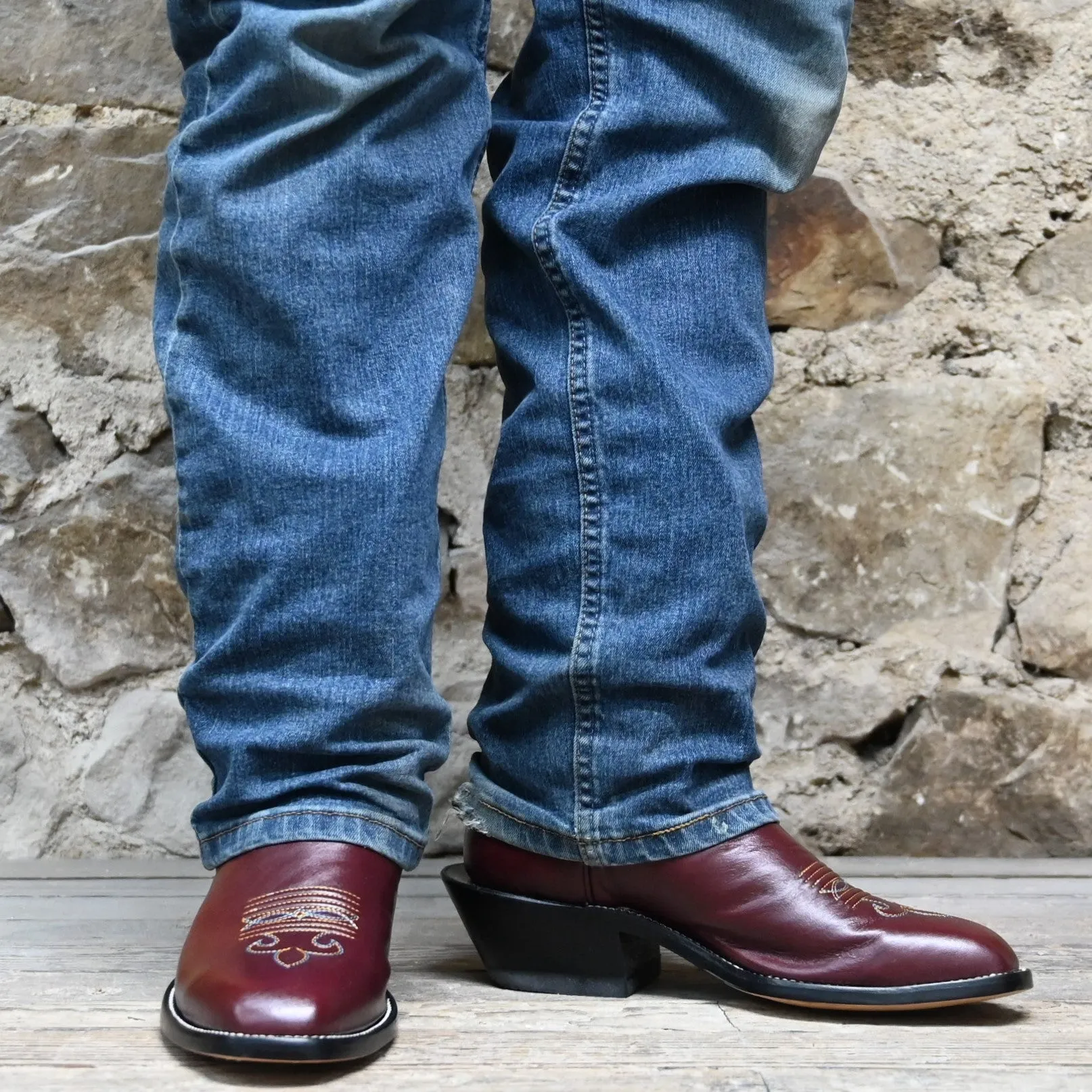 Hondo BRONC BOOT 11" Black Top with Burgundy Soft Premium Cow Vamp