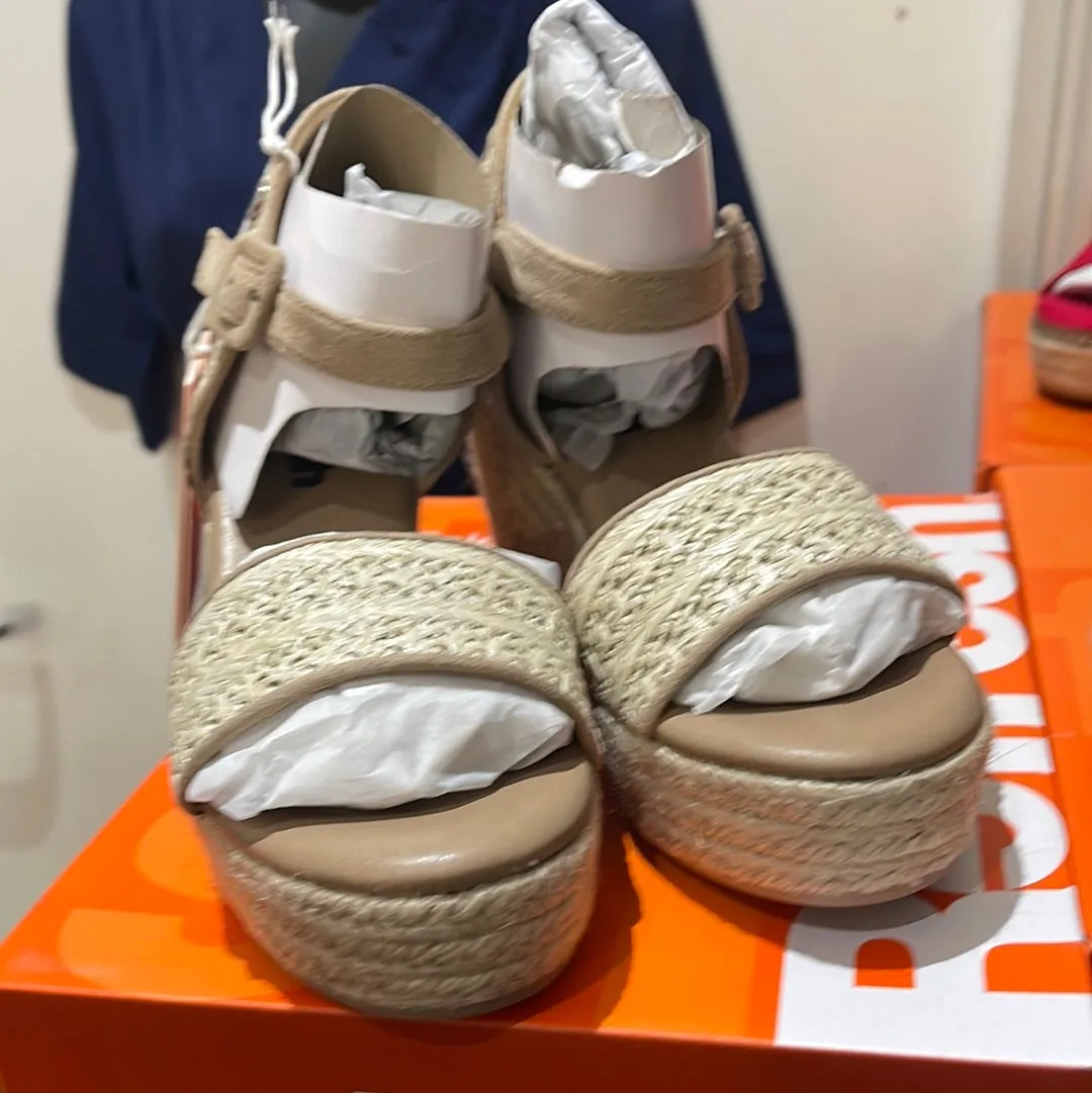 Wedge Sandals in Beige by Refresh